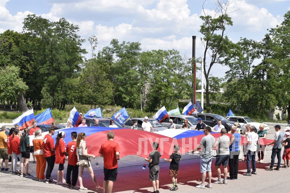 В канун значимого для каждого россиянина праздника – Дня России – в Брянке прошел ряд мероприятий в рамках городского проекта «Горжусь тобой, моя Россия»