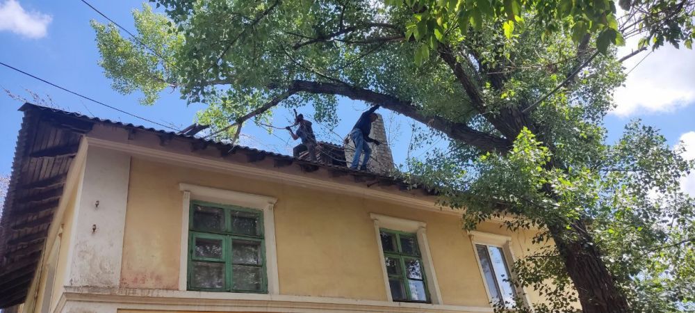 Сегодня коммунальные службы устраняли последствия неблагоприятных погодных условий