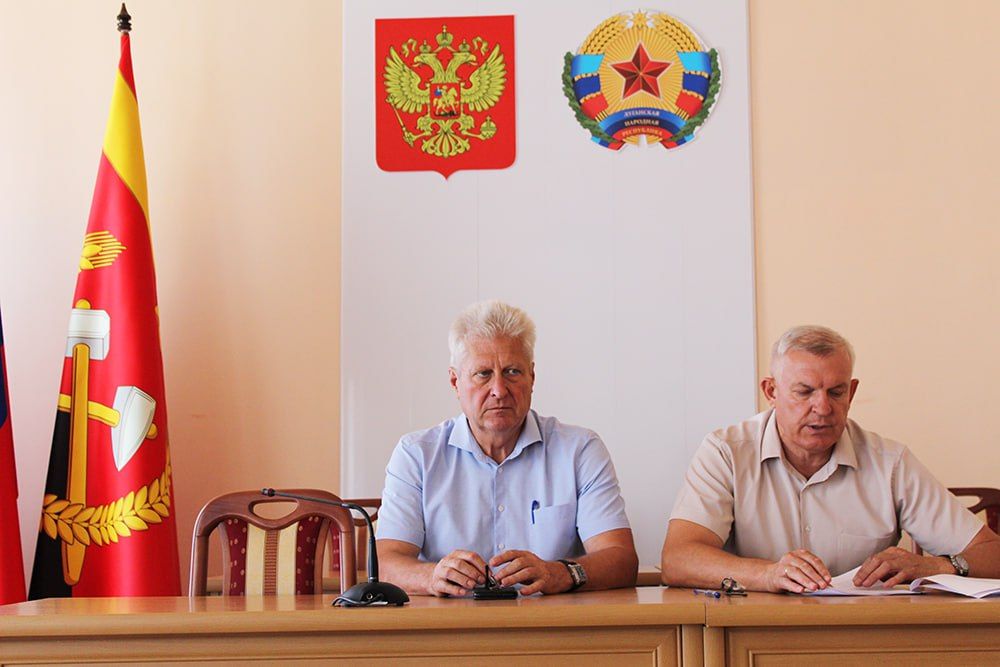 Сергей Козенко: Сегодня принял участие в XX заседании Совета депутатов Краснодонского муниципального округа I созыва, которое вел Председатель Совета Краснодонского муниципального округ Владимир Шавлай