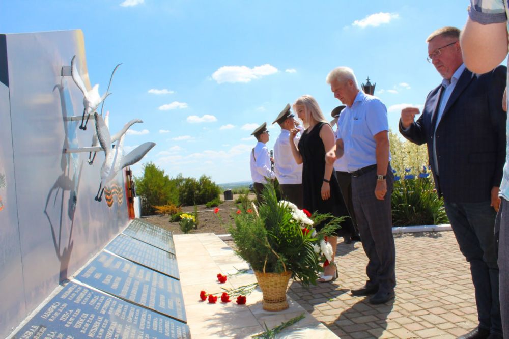 Сергей Козенко: Сегодня, в 10-ю годовщину со дня начала военных действий на Краснодонщине, мы собрались на мемориале памяти...
