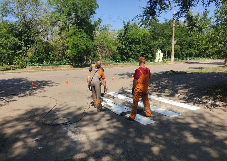 В Молодогвардейске наносят дорожную разметку