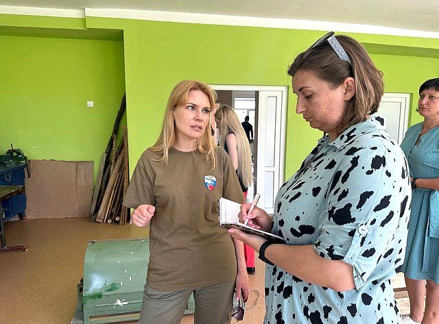 Д. Лантратова проверила ход восстановления социальных объектов Марковского района ЛНР