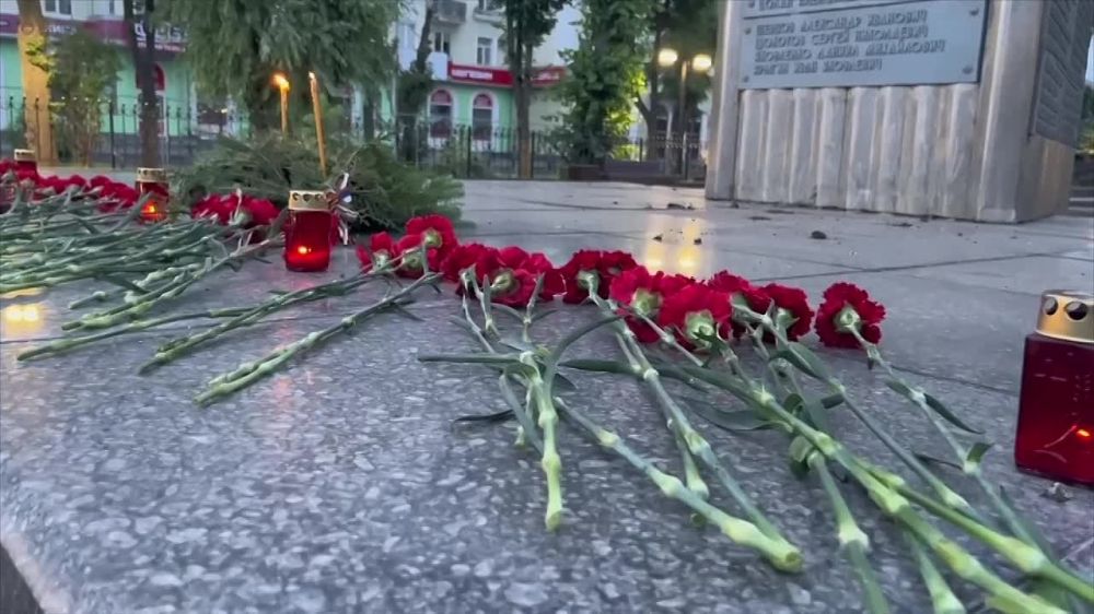 В Луганске в День памяти и скорби состоялась акция «Свеча памяти»