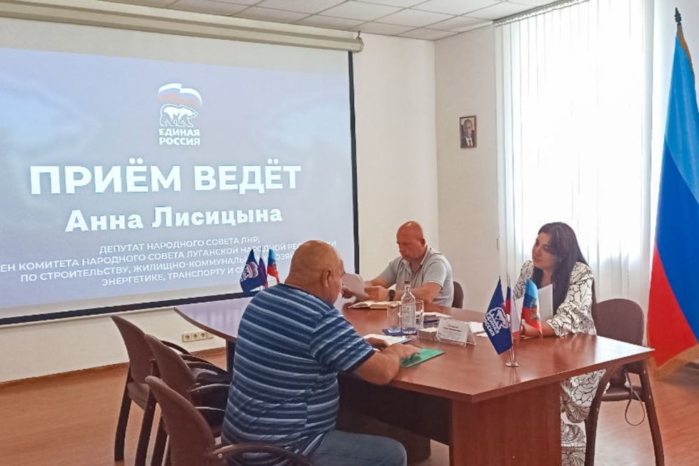 Депутаты провели приемы граждан и передали адресную гуманитарную помощь