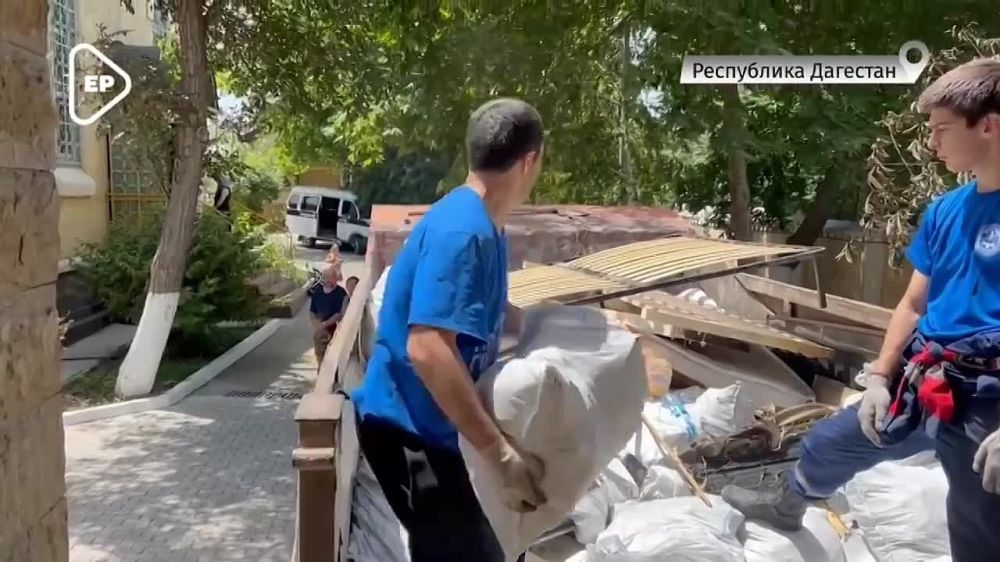 Дарья Лантратова: Наши активисты Единой России и МГЕР помогают устранить последствия теракта в Махачкале и Дербенте