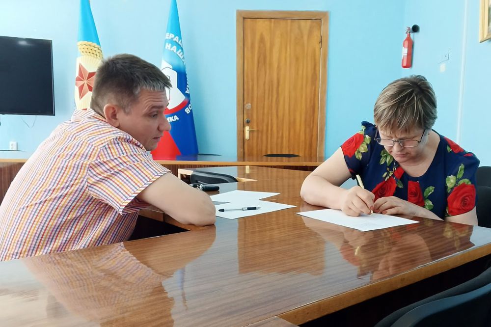 Депутаты НС ЛНР провели приемы граждан и передали жителям республики необходимую помощь