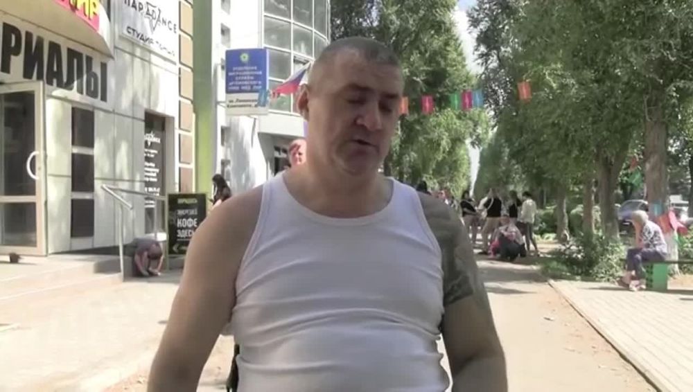 В ЛНР продолжается паспортизация населения: процесс выдачи удостоверяющего личность документа маломобильным гражданам на особом контроле правоохранителей