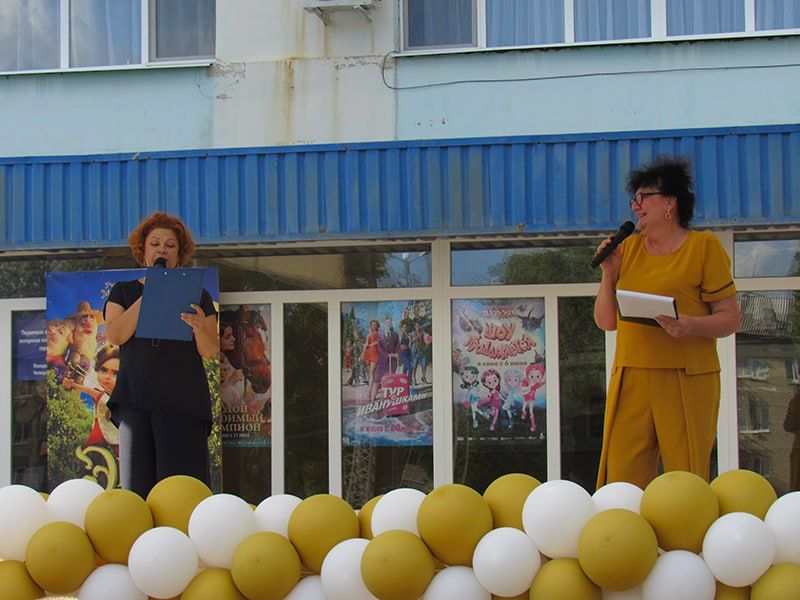 Песнями и танцами отметили День молодёжи в Суходольске