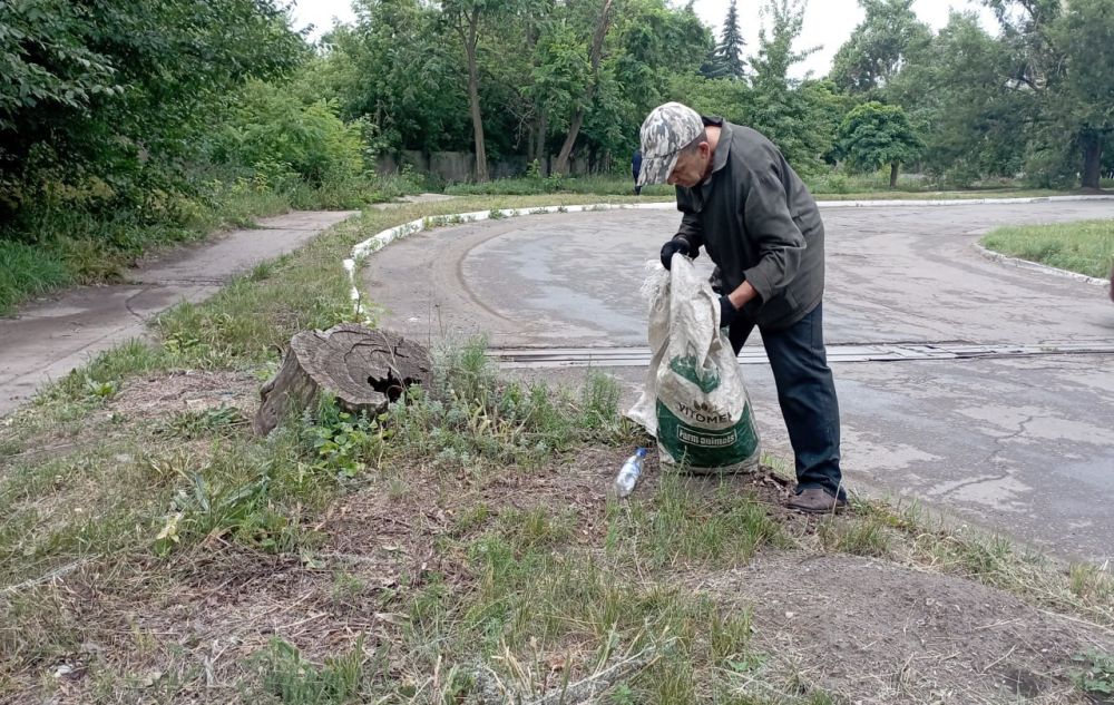 В ГОРОДЕ ПЕТРОВСКОЕ ПРОДОЛЖАЕТСЯ ВЫПОЛНЕНИЕ РАБОТ ПО БЛАГОУСТРОЙСТВУ ТЕРРИТОРИИ