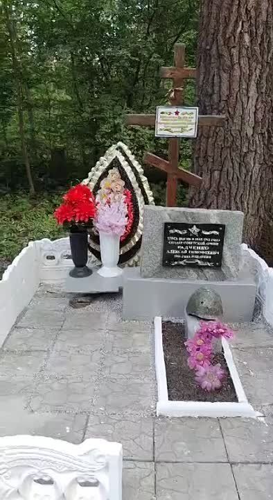 Добровольцы Гумкорпуса Югры привели в порядок могилу солдата ВОВ