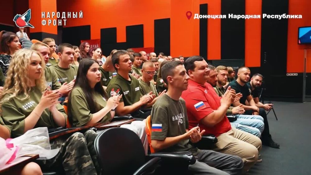 Смотри, наших снегирей награждают