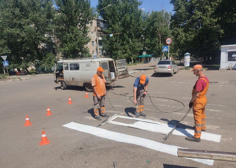 В Молодогвардейске наносят дорожную разметку