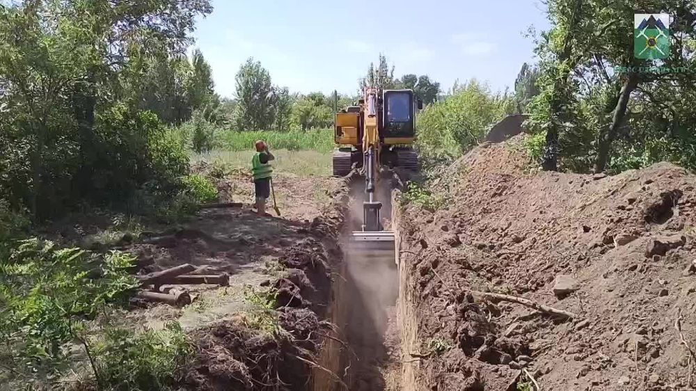 Евгений Морозов: В рамках реализации "Специального инфраструктурного проекта" специалисты из Брянской области ведут ремонтные работы на территории Брянковской центральной городской многопрофильной больницы