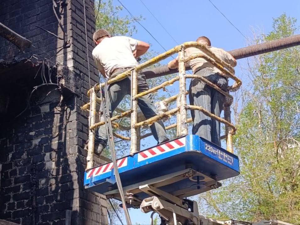 В Первомайске восстанавливают газопровод, поврежденный после обстрела
