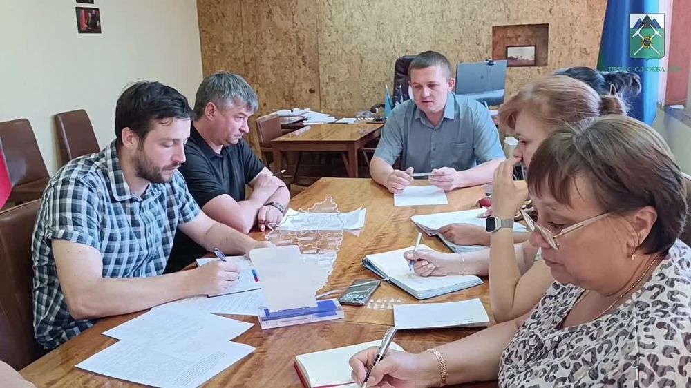 Евгений Морозов: Провел рабочее совещание с руководителями структурных подразделений Администрации Брянки по вопросу формирования муниципальных программ