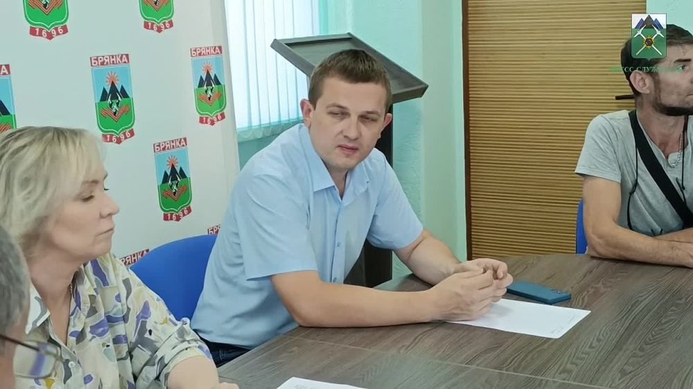 Состоялась встреча Главы Брянки Евгения Морозова и Председателя Совета городского округа Натальи Волошиной с брянковчанами - активистами Стахановского местного территориального общества глухих