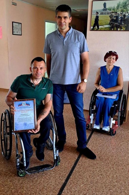 Глава Минспорта ЛНР вручил благодарности участникам Всероссийского фестиваля по спортивному туризму среди инвалидов, сообщили в Министерстве