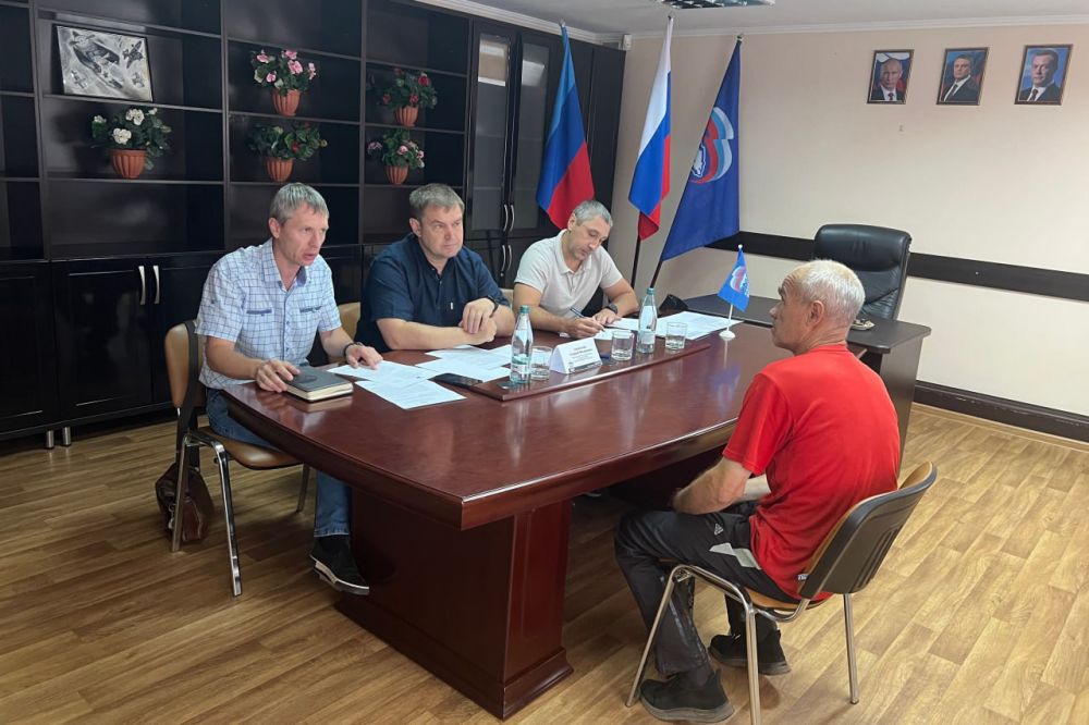 Депутаты продолжают работу в округах республики