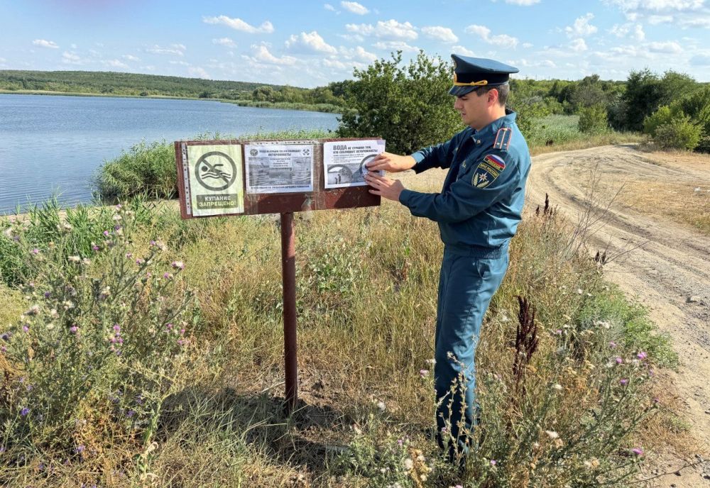 Сотрудники МЧС провели рейды по водоемам Стаханова, Ирмино и Алмазной