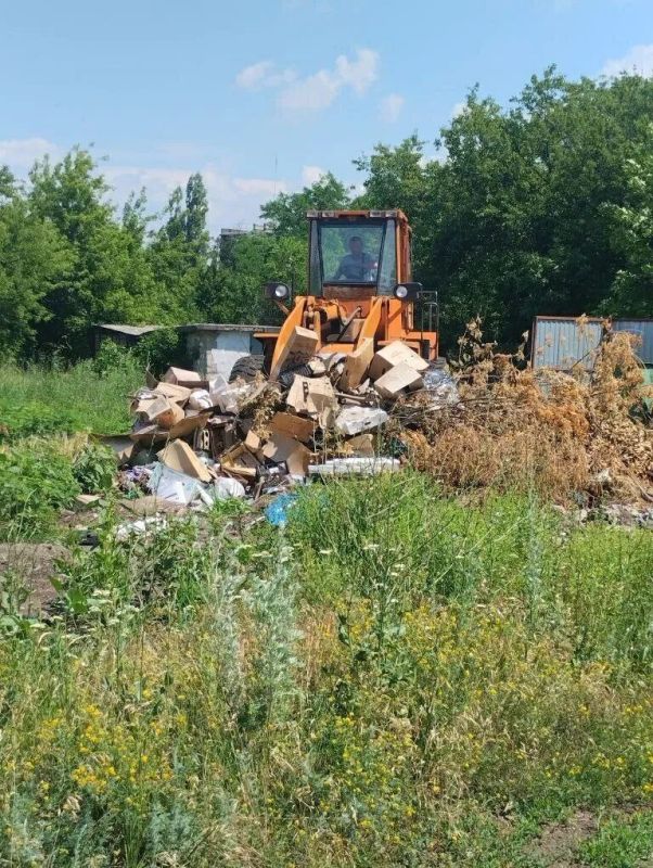 Продолжаются уборка и вывоз мусора с площадок ТКО и в Ирмино