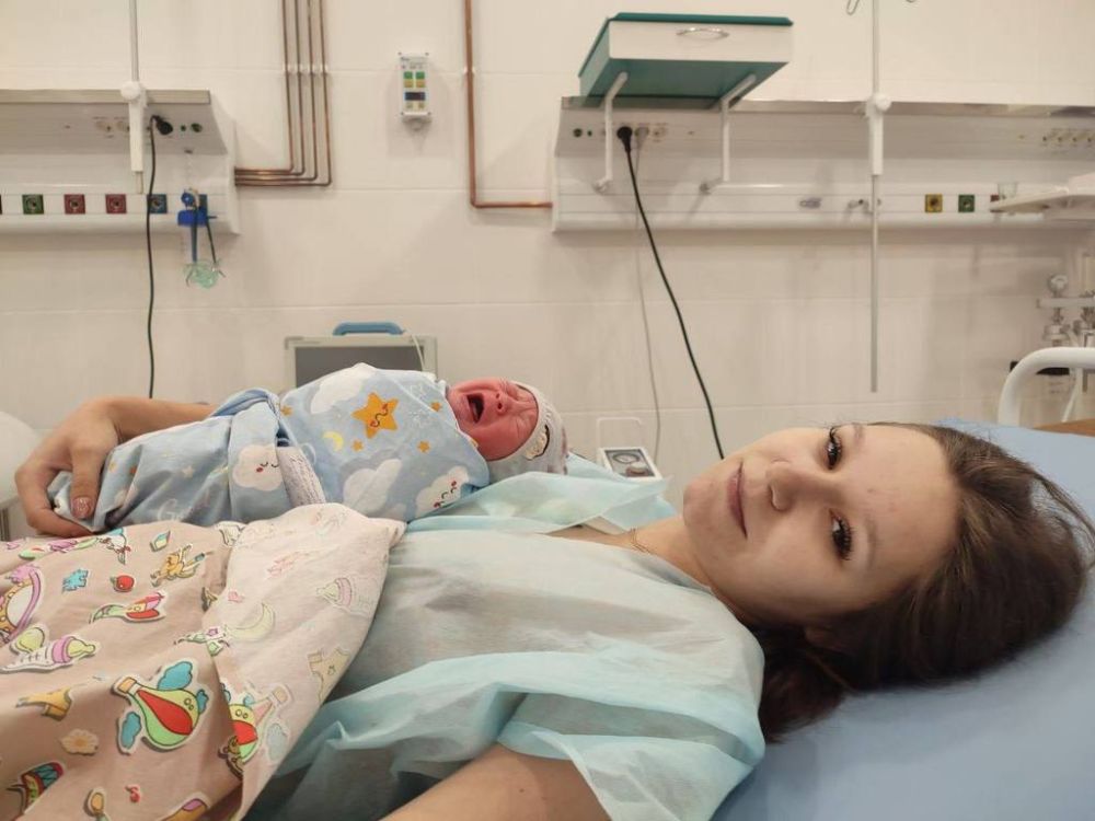 В новом роддоме Краснодона в ЛНР родился первый малыш