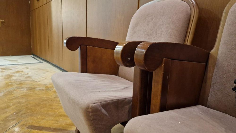 В театры кукол Луганска и Горловки доставлено 465 кресел-трансформеров