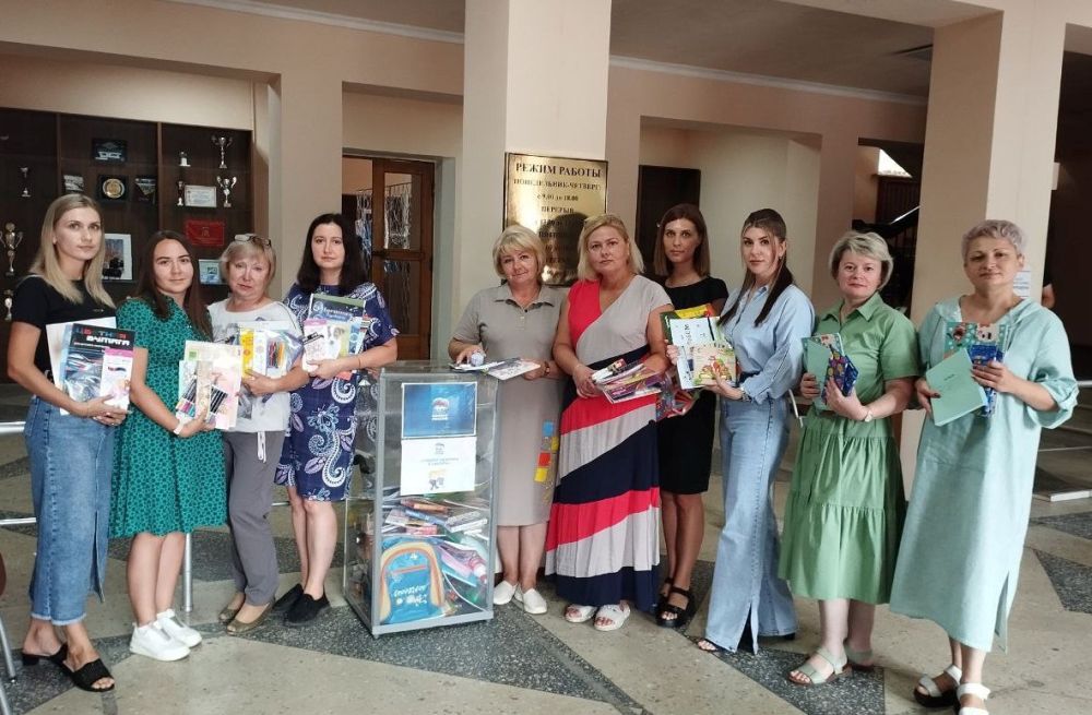 В Красном Луче продолжается акция «Собери ребенка в школу»