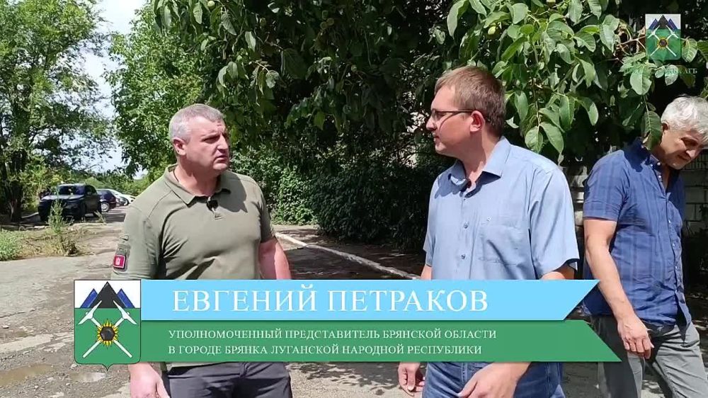 Евгений Морозов: В рамках реализации "Специального инфраструктурного проекта" строители из шефа-региона Брянской области продолжают работы по ремонту кровель в Брянке