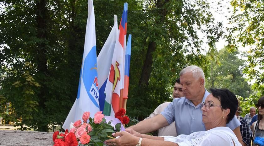 В Суходольске проведён митинг, посвященный десятой годовщине авиаудара украинских националистов по мирным жителям города