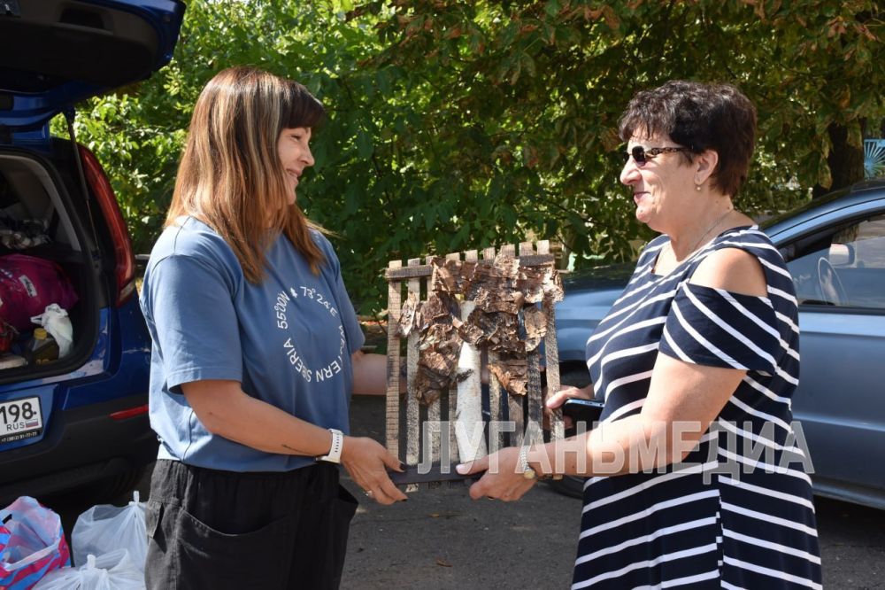 Волонтер из Омска приехала с гуманитарной миссией в Стаханов