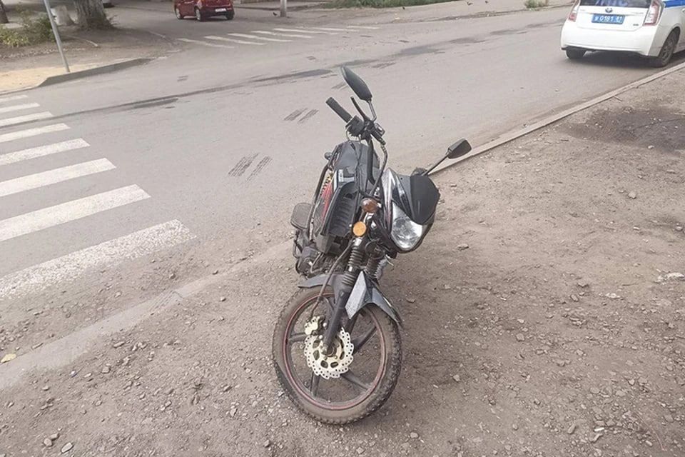 Несовершеннолетние водитель и пассажир мопеда пострадали в ДТП в Суходольске