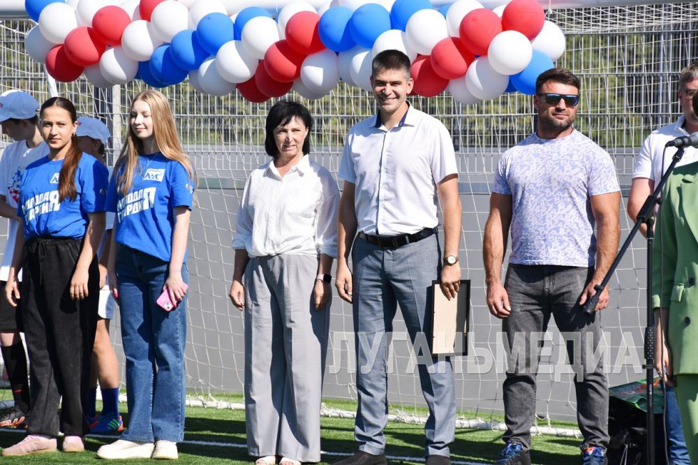 В Красном Луче открыли новый физкультурно-оздоровительный комплекс
