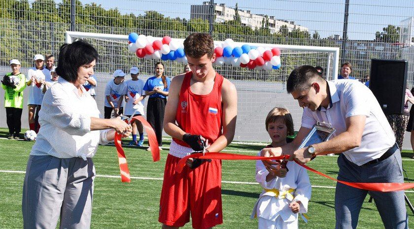 Новый физкультурно-оздоровительный комплекс открыли в Красном Луче