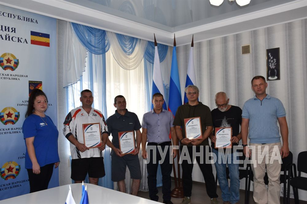 Глава городского округа Первомайска Сергей Колягин поздравил с Днем строителя мастеров аварийной бригады Бабынинского района Калужской области