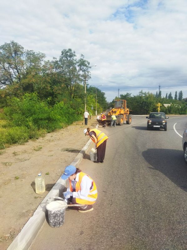 Работники МУП «Коммунальная служба города Ирмино» наводят порядок на улицах города
