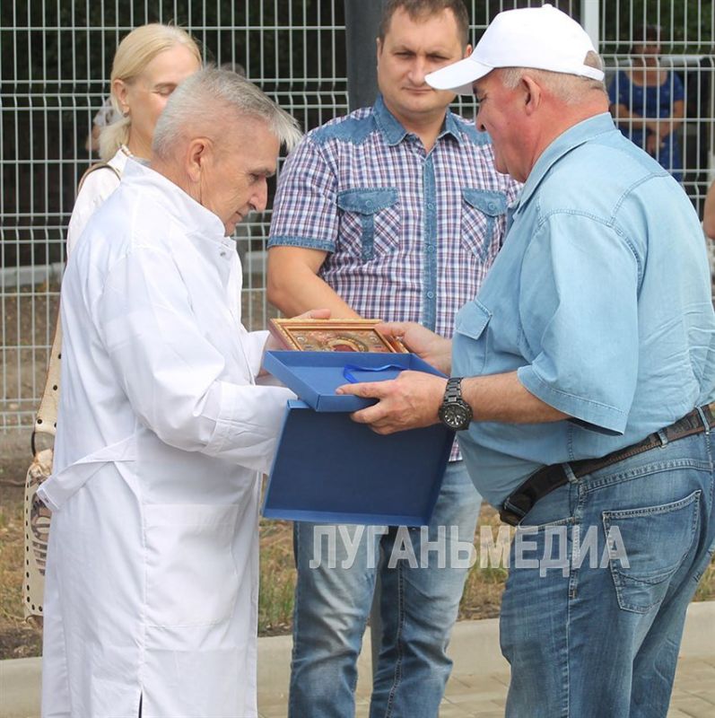 В Новострельцовке Меловского муниципалитета состоялось торжественное открытие модульного ФАП, возведенного шефами из Костромской области