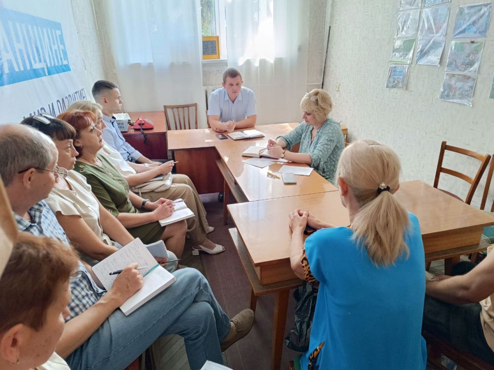 Евгений Морозов: Личный прием граждан - это возможность для каждого жителя Брянки озвучить наболевший вопрос напрямую представителям власти и получить максимально оперативную и квалифицированную обратную связь