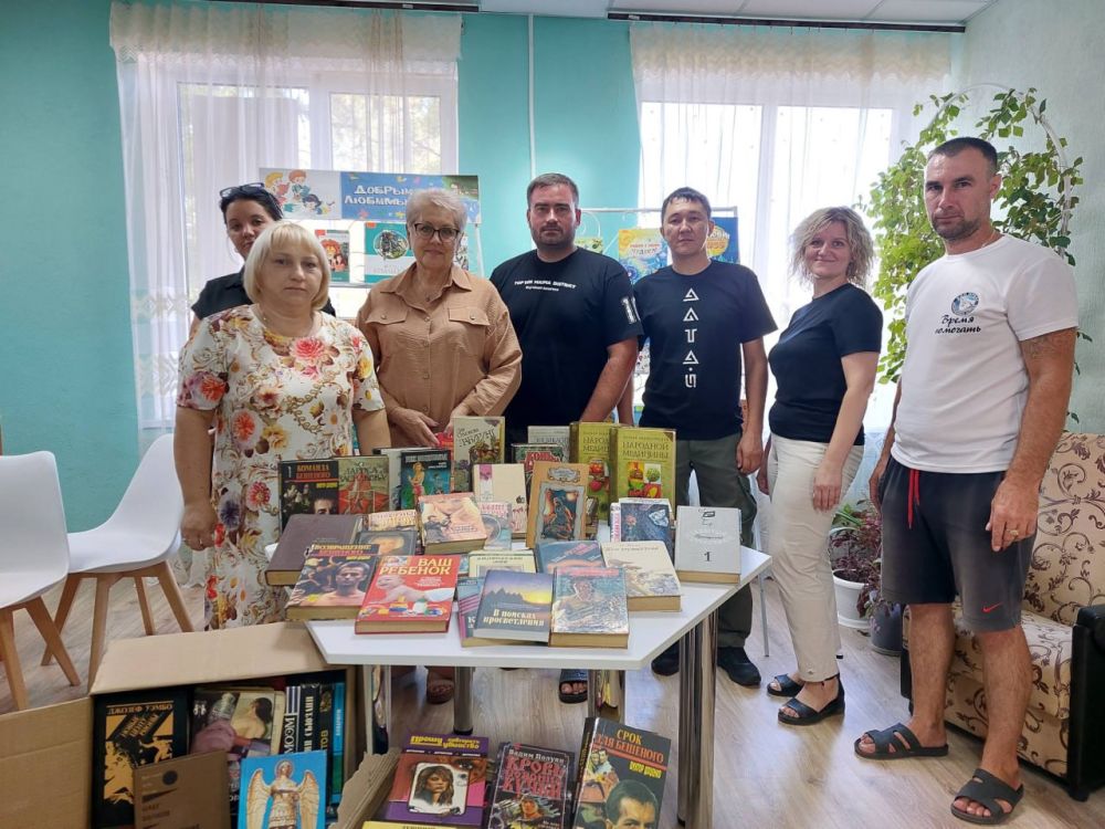 Более 200 книг в Славяносербскую библиотеку передала жительница Горно-Алтайска