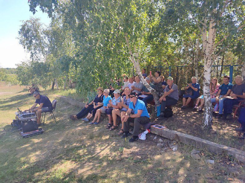 Уже вторую неделю на территории городского округа город Первомайск проводятся выездные мини-концерты, посвященные предстоящему профессиональному празднику — «Дню шахтера»