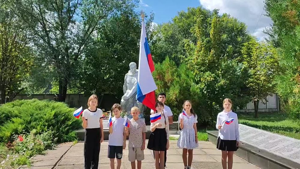 Книги от жительницы Горно-Алтайска переданы в Славяносербскую библиотеку Волонтеры общественной организации «Ирбис» из...