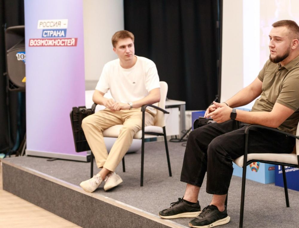 В гостях у летней образовательной школы в ЛНР президентской платформы "Россия - страна возможностей" - Михаил Голубович