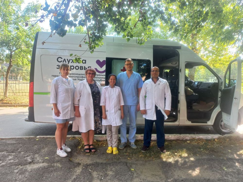 Ростовские врачи оказали медицинскую помощь жителям Молодогвардейска