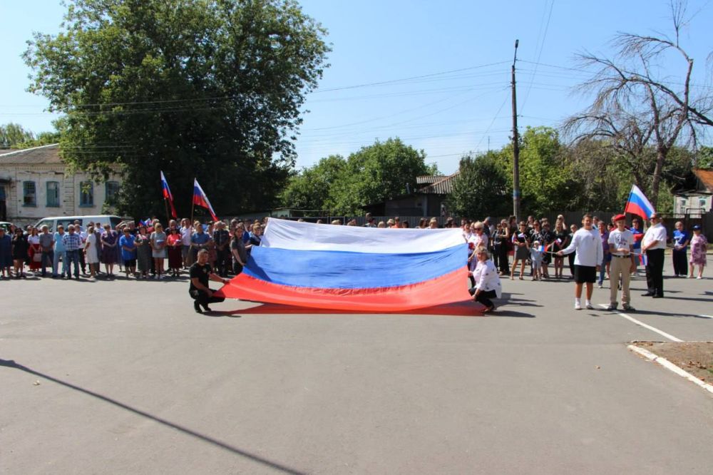 В Меловском муниципальном округе состоялся митинг, приуроченный ко Дню Государственного флага Российской Федерации