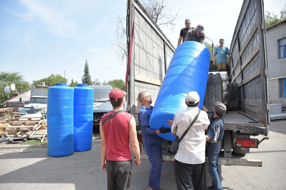 В Первомайск доставлен очередной гуманитарный груз из Калужской области, в состав которого вновь вошли строительные материалы, инструменты и комплектующие для проведения мероприятий по подготовке к прохождению отопительного периода и не только