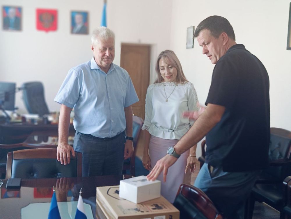 Сергей Козенко: Сегодня город Краснодон посетил генеральный директор медиахолдинга «Сибинформбюро» Тюменской области, председатель регионального отделения Союза журналистов России, депутат Тюменской городской Думы Павел Девайкин