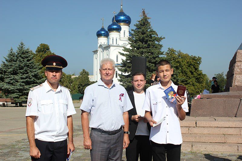 Сергей Козенко: Сегодня в Краснодоне состоялся митинг в честь праздника Дня государственного флага Российской Федерации