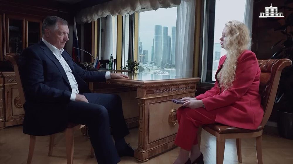 Вице-премьер Марат Хуснуллин в интервью телеканалу RT рассказал о поддержке жителей приграничных регионов и восстановлении новых субъектов РФ. Главное: