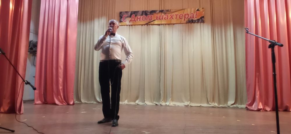 Поселок Дзержинский - поселок шахтеров. Бывших шахтеров не бывает, потому что эта профессия навсегда оставляет яркий след в душе