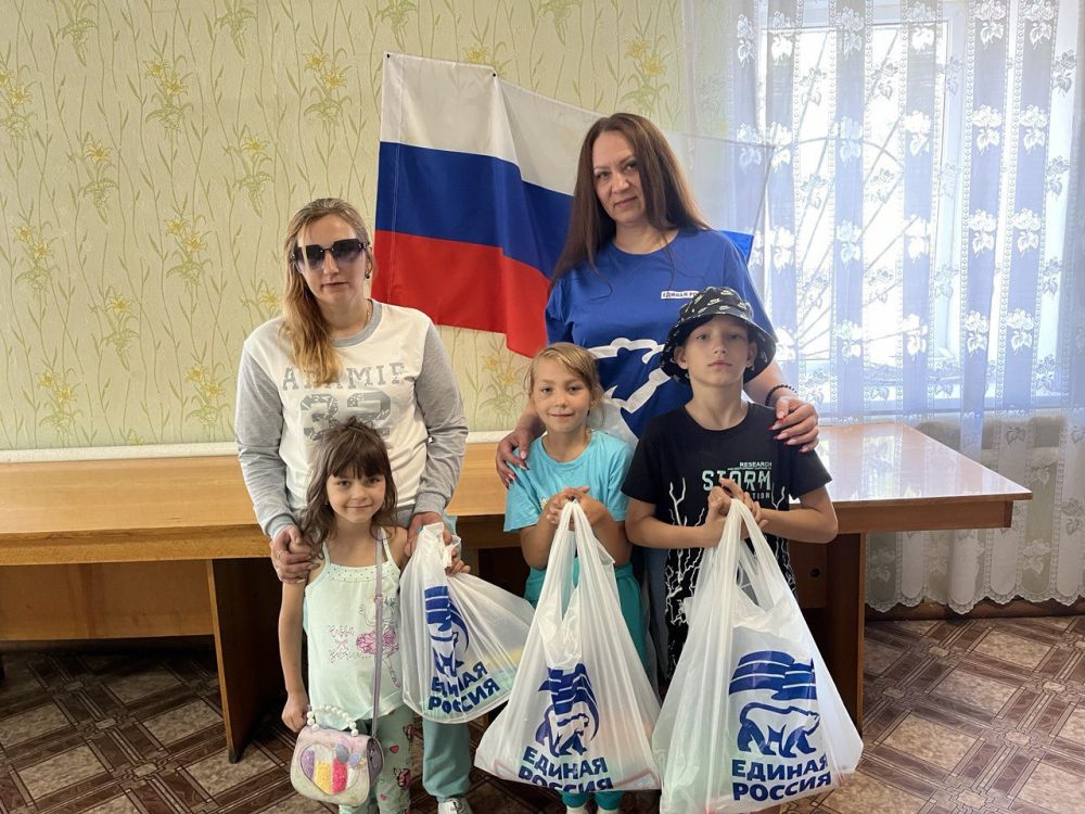 «Собери ребенка в школу»: дети городского округа получают помощь от Единой России