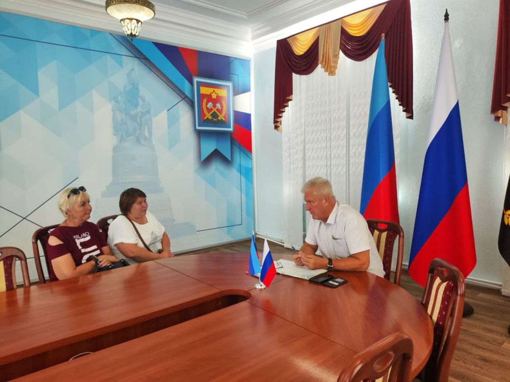 Сергей Козенко: Сегодня, согласно графику, провел личный приём граждан, где жители имели возможность напрямую обсудить важные для них вопросы